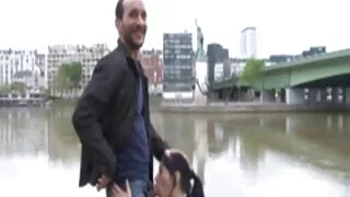 Batendo vídeo pornô  ...