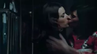 Três cadelas com víd ...