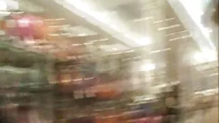 Cara tatuado está co ...
