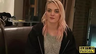 Linda garota coed Em ...